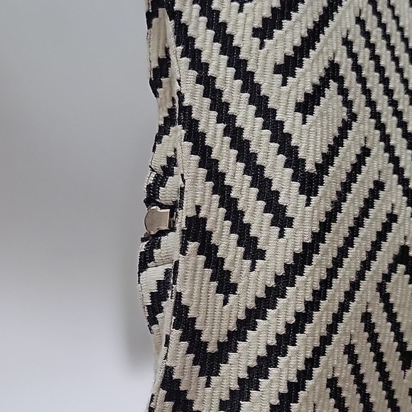 W5 Anthropologie Top, Medium, Black & White Graphic Print EUC - Picture 2 of 7